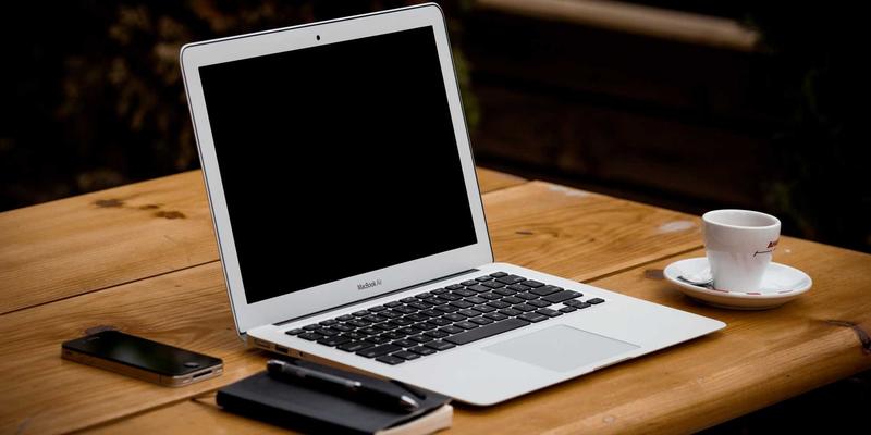 书架式音箱与落地式音箱深度对比：如何根据空间与音效需求选择音响设备